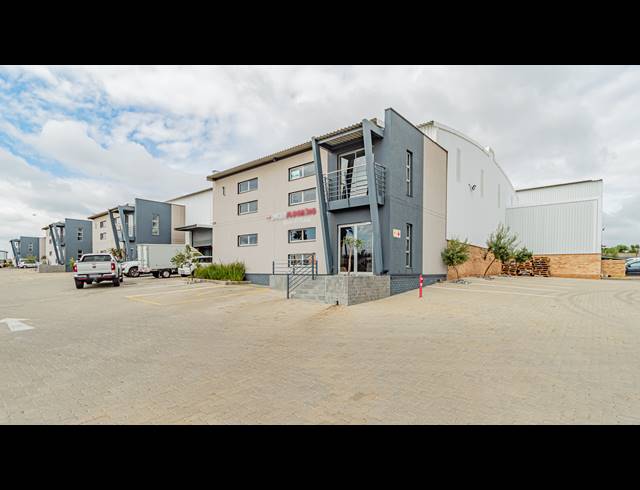 647M² MINI FACTORY FOR SALE IN KNOPJESLAAGTE